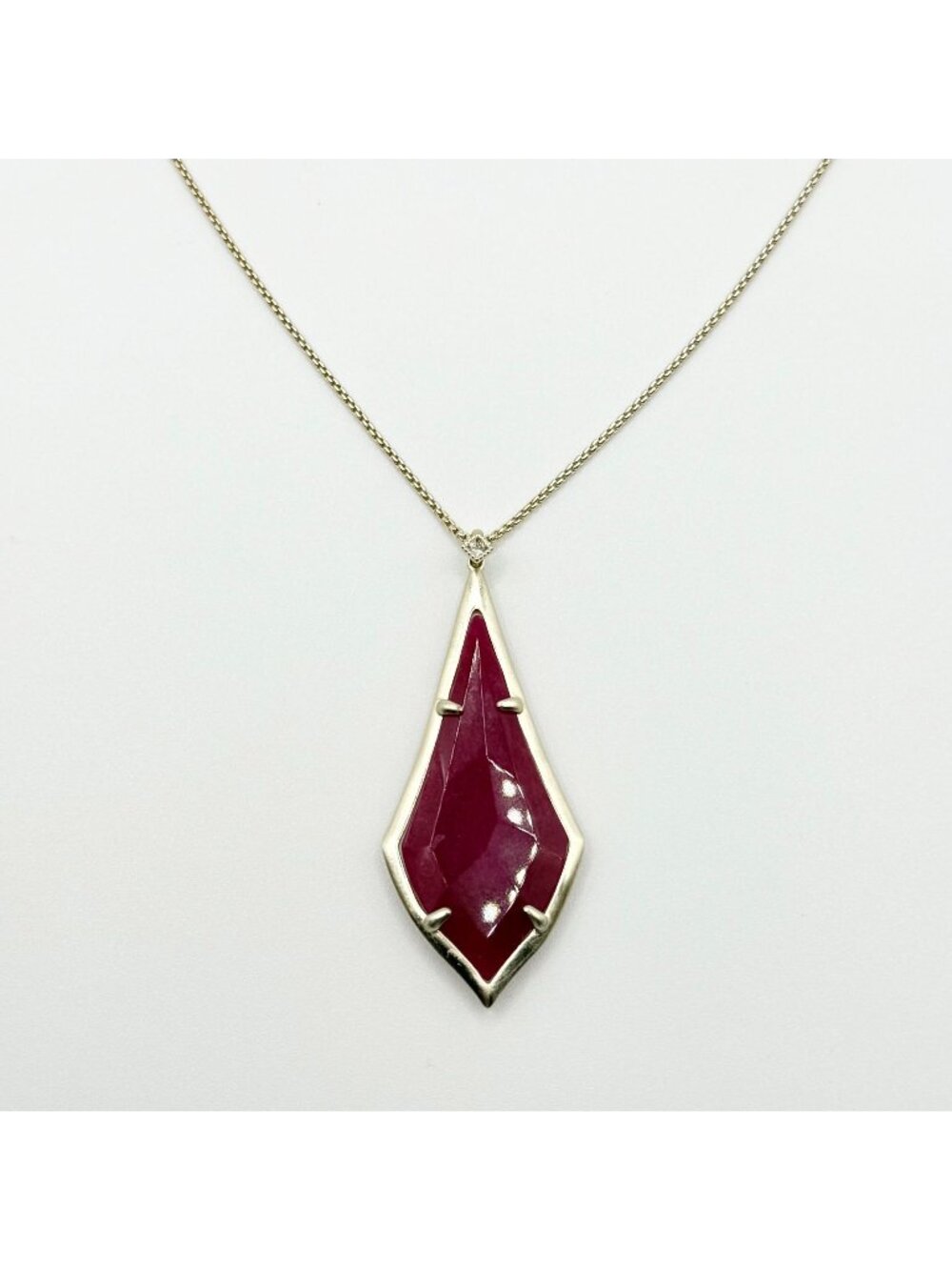 Kendra Scott Olivia Long Pendant Necklace In Maroon Jade